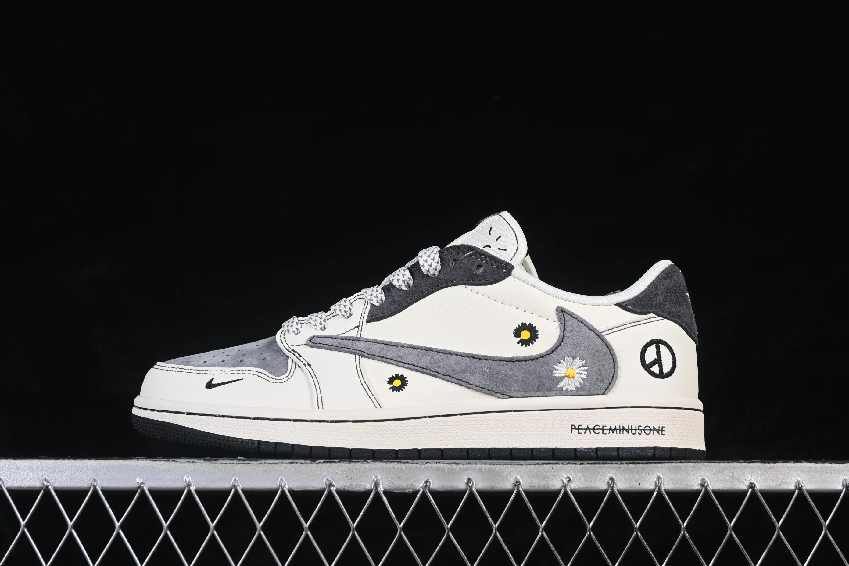 All categories Air Jordan Jordan series basketball shoes Air Jordan 1 Low High-end customized low-top sneakers Travis Scott x Fragment Design x Air Jordan 1 Low OG SP AJ1 Joe 1 G-Dragon co-branded Daisy Beige Black Low-top cultural casual sneakers QW5088-208